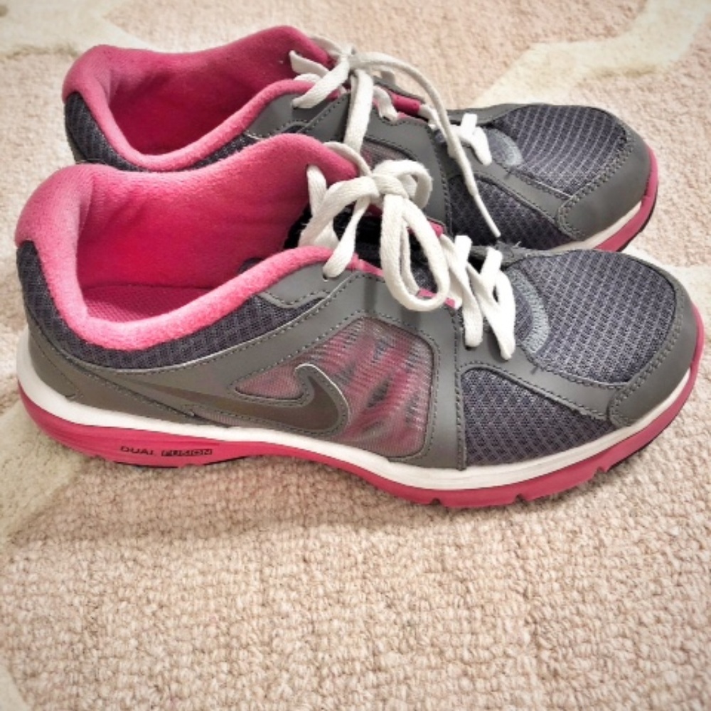 Nike Youth Size 6 Shoes
